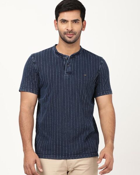 Men Solid Henley T-Shirt